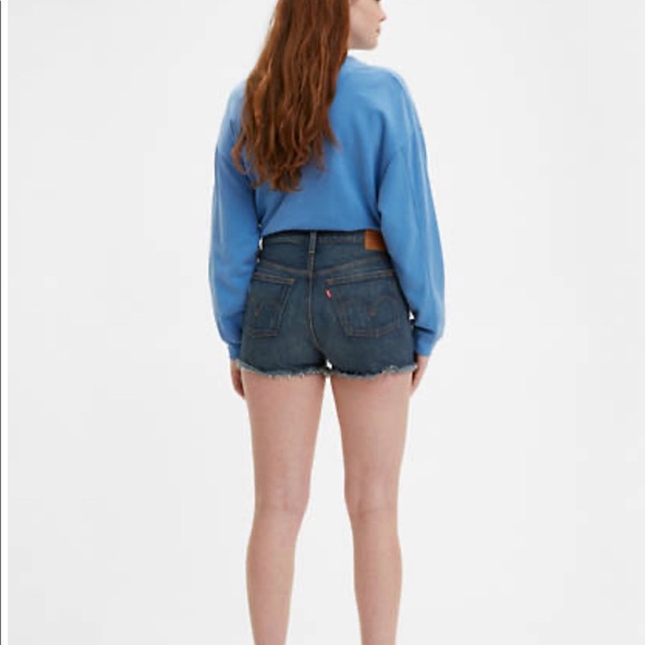 Levi’s 501 Original Women’s Shorts Medium Wash - Picture 2 of 5